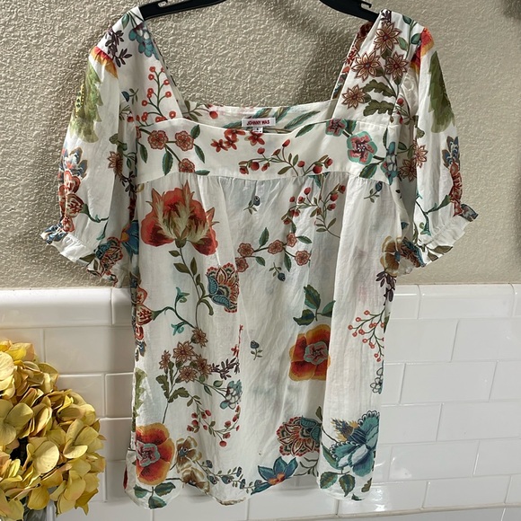 Johnny Was Floral Puff sleeve Blouse. Excellent condition See measurements . - Picture 1 of 6